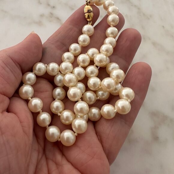 Vintage Monet Faux Pearl Necklace-Classic Gold-Tone Clasp - Picture 5 of 10